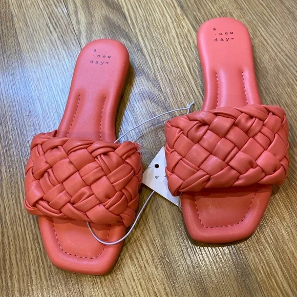 🪸🪸 Creamy coral woven flats multiple sizes avail - Picture 6 of 9